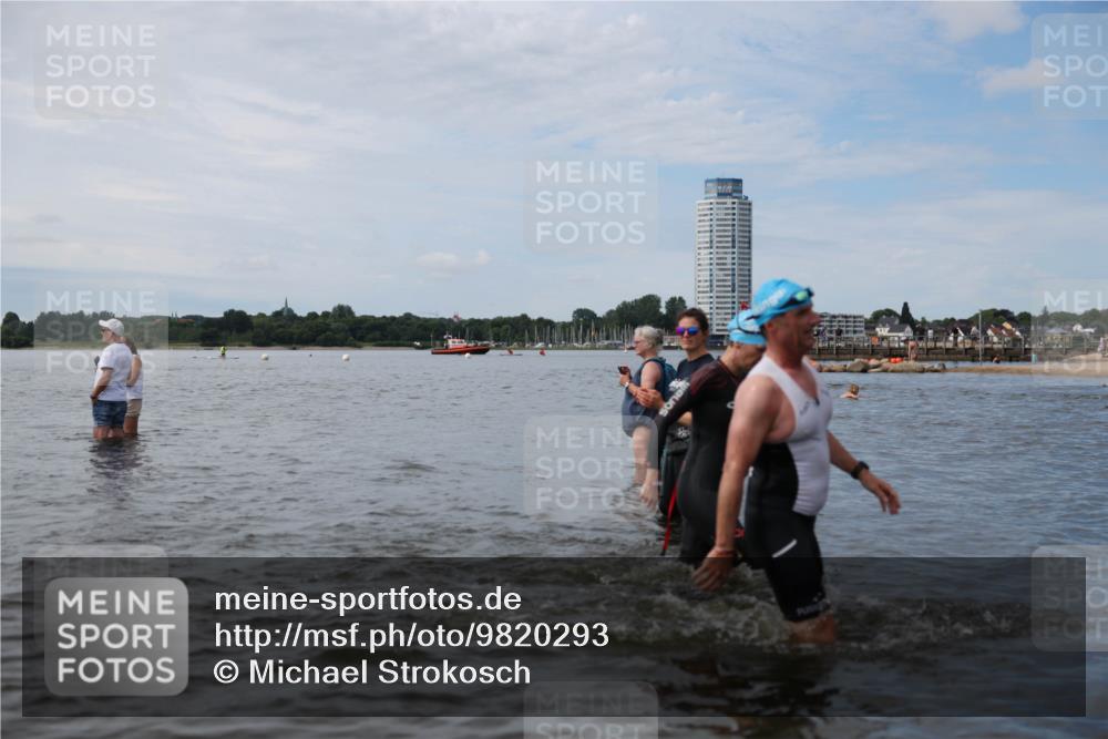 21.06.2026 - Viking Triathlon Michael Strokosch http://msf.ph/oto/9820293 21.06.2026 10:55:12 Schwimmen 305, 344, 561, 566 meine-sportfotos.de