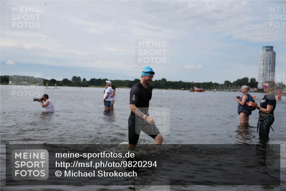 21.06.2026 - Viking Triathlon Michael Strokosch http://msf.ph/oto/9820294 21.06.2026 10:55:19 Schwimmen 305, 344, 417, 561, 566 meine-sportfotos.de