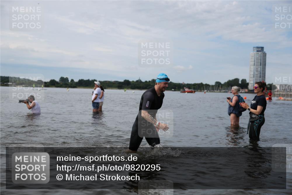 21.06.2026 - Viking Triathlon Michael Strokosch http://msf.ph/oto/9820295 21.06.2026 10:55:19 Schwimmen 305, 344, 417, 561, 566 meine-sportfotos.de