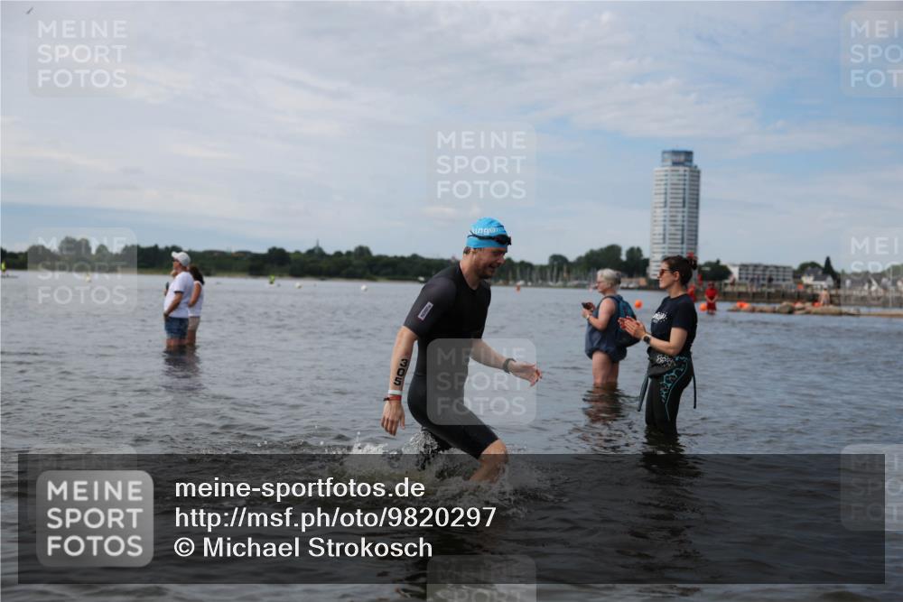 21.06.2026 - Viking Triathlon Michael Strokosch http://msf.ph/oto/9820297 21.06.2026 10:55:20 Schwimmen 305, 344, 417, 561, 566 meine-sportfotos.de