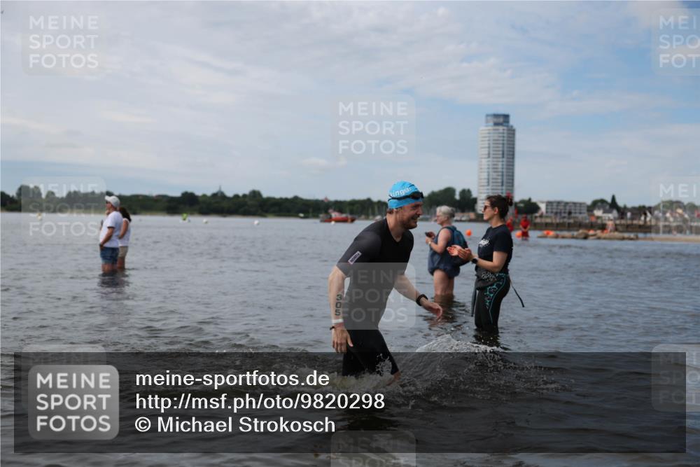 21.06.2026 - Viking Triathlon Michael Strokosch http://msf.ph/oto/9820298 21.06.2026 10:55:20 Schwimmen 305, 344, 417, 561, 566 meine-sportfotos.de