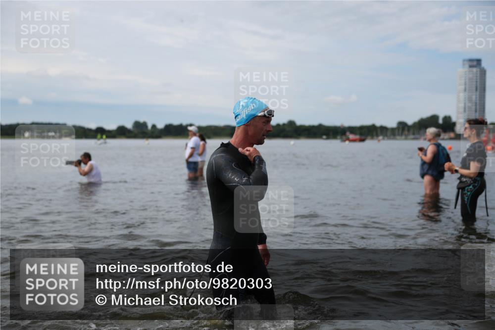 21.06.2026 - Viking Triathlon Michael Strokosch http://msf.ph/oto/9820303 21.06.2026 10:55:22 Schwimmen 81, 305, 344, 417, 561, 566 meine-sportfotos.de
