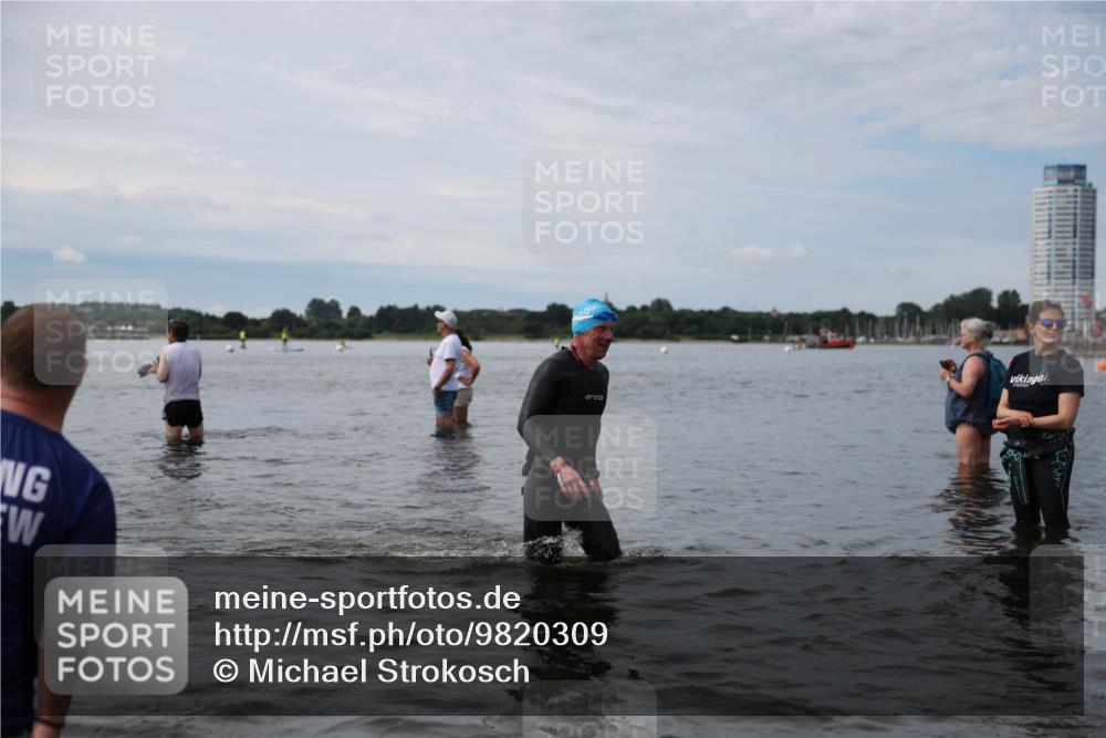 21.06.2026 - Viking Triathlon Michael Strokosch http://msf.ph/oto/9820309 21.06.2026 10:55:31 Schwimmen 77, 81, 417, 561 meine-sportfotos.de