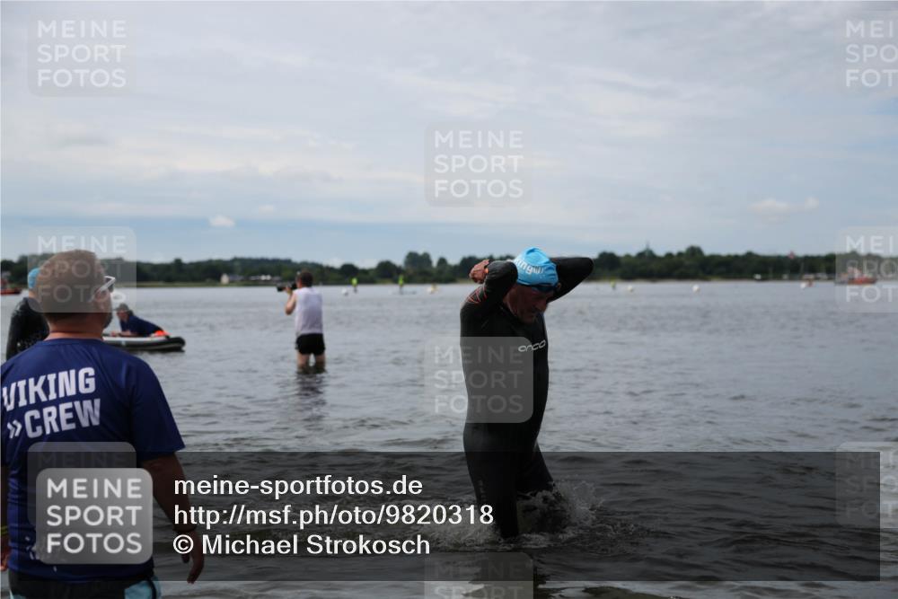 21.06.2026 - Viking Triathlon Michael Strokosch http://msf.ph/oto/9820318 21.06.2026 10:55:35 Schwimmen 77, 81, 417 meine-sportfotos.de