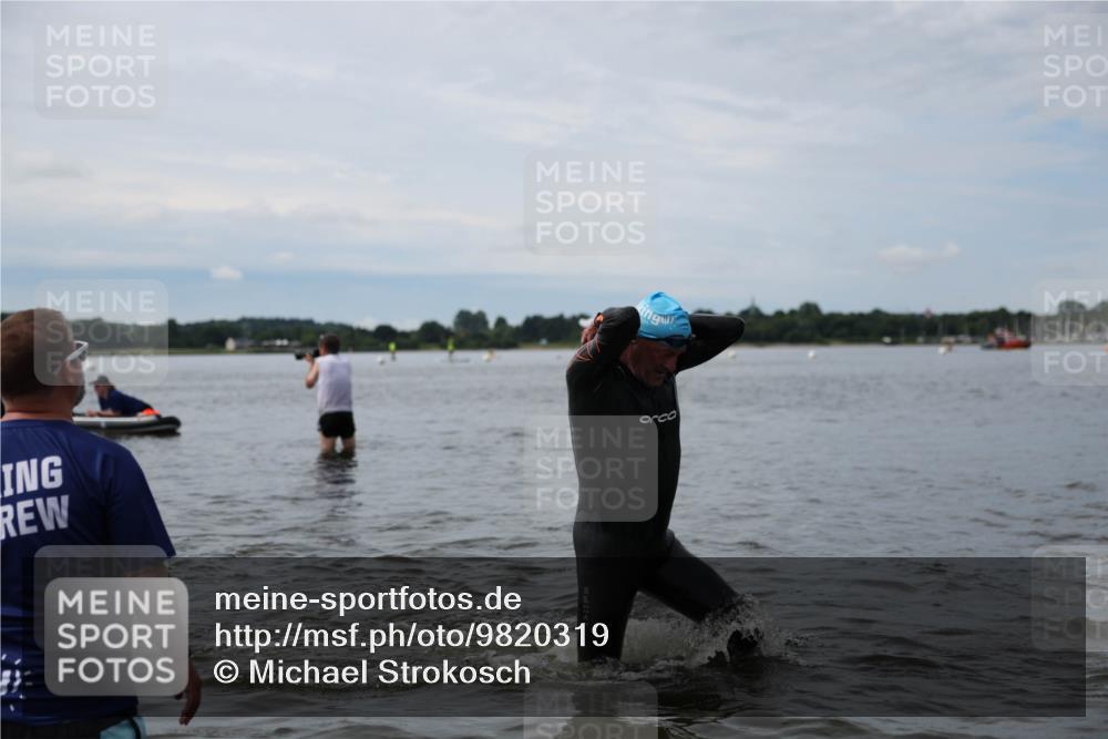 21.06.2026 - Viking Triathlon Michael Strokosch http://msf.ph/oto/9820319 21.06.2026 10:55:35 Schwimmen 77, 81, 417 meine-sportfotos.de