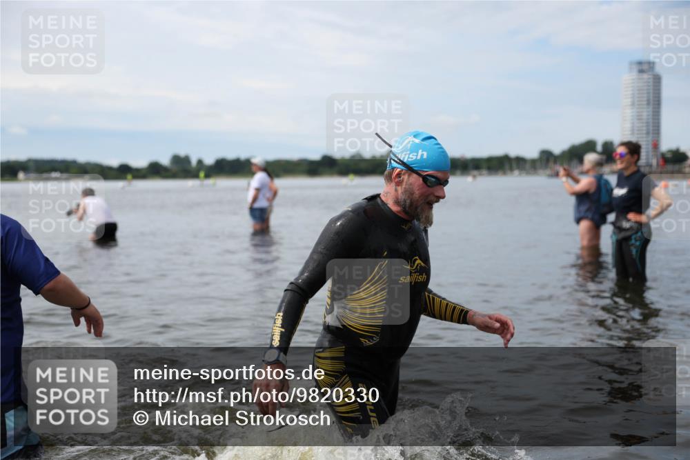 21.06.2026 - Viking Triathlon Michael Strokosch http://msf.ph/oto/9820330 21.06.2026 10:55:53 Schwimmen 77, 117, 264 meine-sportfotos.de