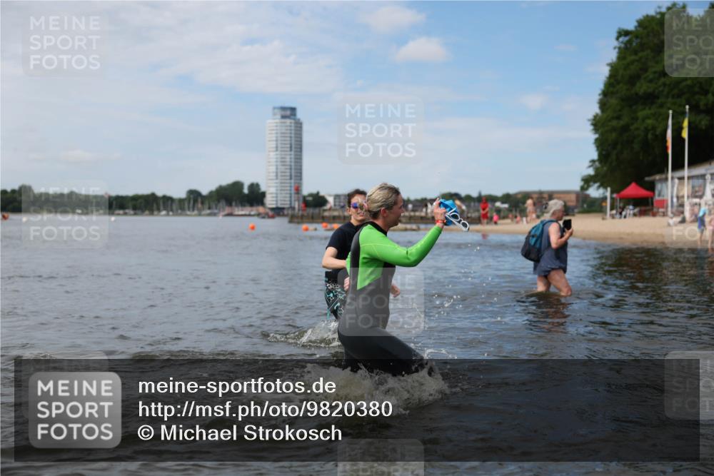 21.06.2026 - Viking Triathlon Michael Strokosch http://msf.ph/oto/9820380 21.06.2026 10:56:23 Schwimmen 24, 127, 357, 374 meine-sportfotos.de