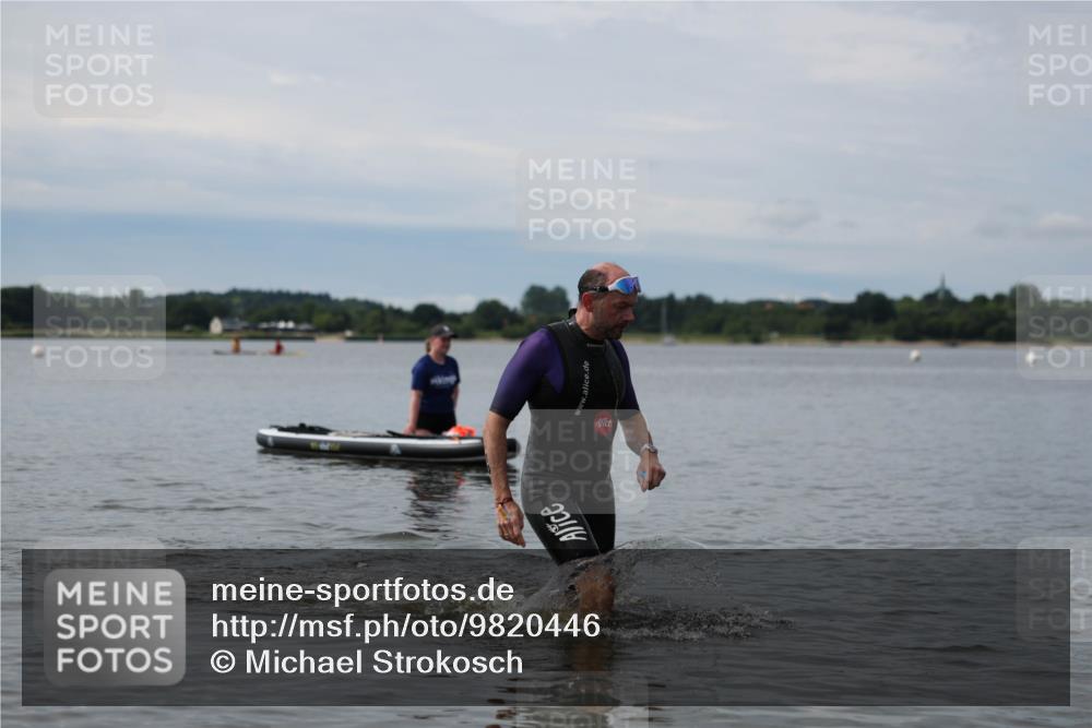 21.06.2026 - Viking Triathlon Michael Strokosch http://msf.ph/oto/9820446 21.06.2026 10:58:41 Schwimmen 141 meine-sportfotos.de