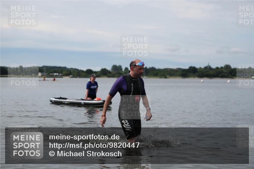 21.06.2026 - Viking Triathlon Michael Strokosch http://msf.ph/oto/9820447 21.06.2026 10:58:41 Schwimmen 141 meine-sportfotos.de