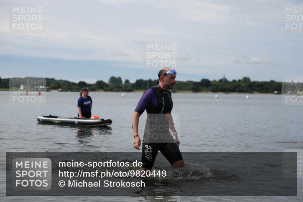 21.06.2026 - Viking Triathlon Michael Strokosch http://msf.ph/oto/9820449 21.06.2026 10:58:42 Schwimmen 141 meine-sportfotos.de