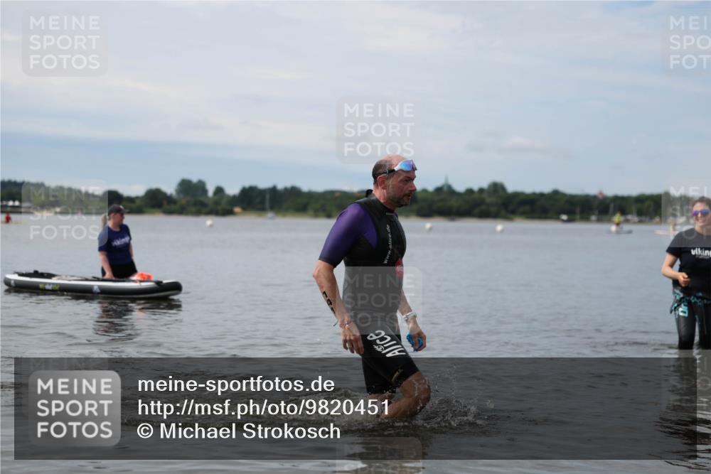 21.06.2026 - Viking Triathlon Michael Strokosch http://msf.ph/oto/9820451 21.06.2026 10:58:42 Schwimmen 141 meine-sportfotos.de