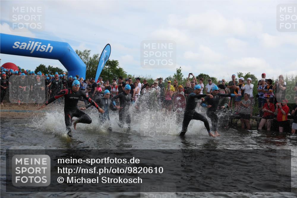 21.06.2026 - Viking Triathlon Michael Strokosch http://msf.ph/oto/9820610 21.06.2026 10:00:24 Schwimmen 1, 2, 4, 7, 8, 9, 10, 19, 21, 29, 103, 189, 517, 547, 575, 610, 637, 669 meine-sportfotos.de