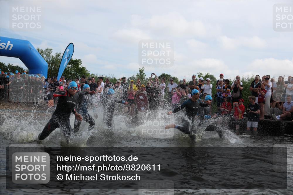 21.06.2026 - Viking Triathlon Michael Strokosch http://msf.ph/oto/9820611 21.06.2026 10:00:24 Schwimmen 1, 2, 4, 7, 8, 9, 10, 19, 21, 29, 103, 189, 517, 547, 575, 610, 637, 669 meine-sportfotos.de
