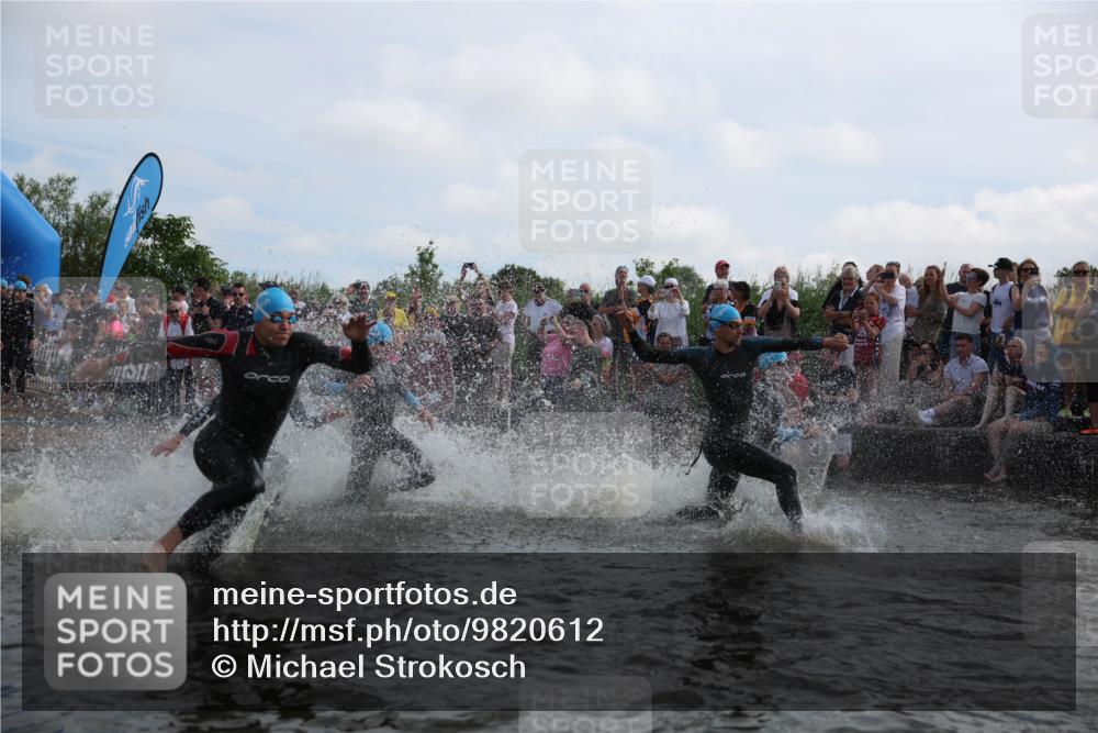 21.06.2026 - Viking Triathlon Michael Strokosch http://msf.ph/oto/9820612 21.06.2026 10:00:24 Schwimmen 1, 2, 4, 7, 8, 9, 10, 19, 21, 29, 103, 189, 517, 547, 575, 610, 637, 669 meine-sportfotos.de