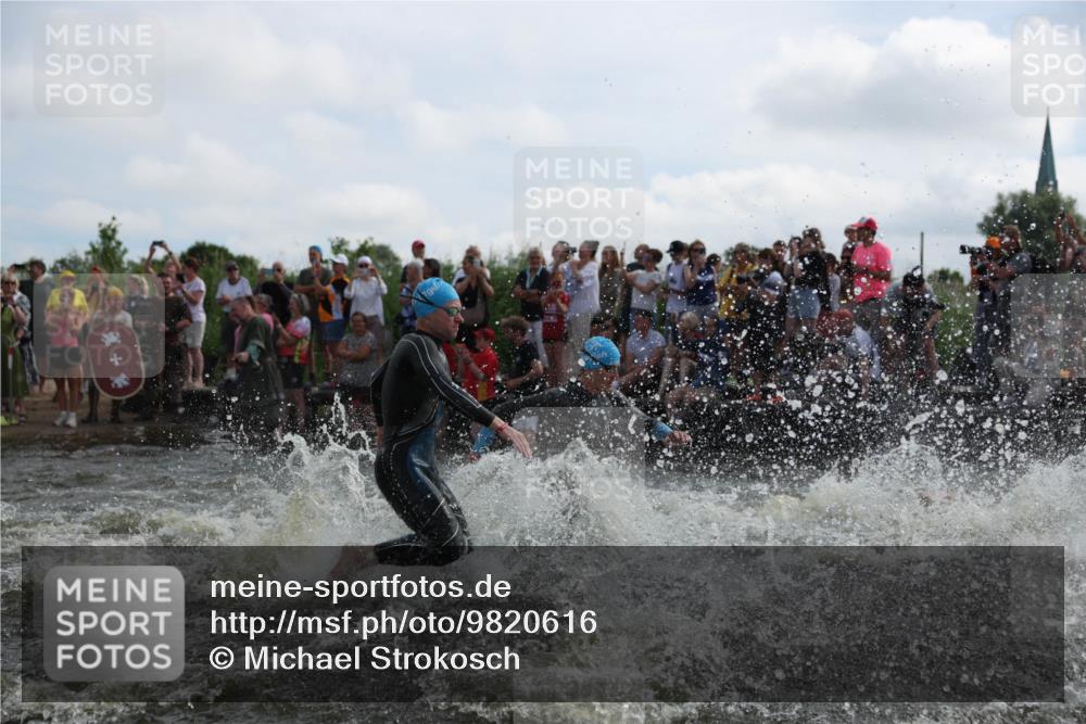 21.06.2026 - Viking Triathlon Michael Strokosch http://msf.ph/oto/9820616 21.06.2026 10:00:26 Schwimmen 1, 2, 4, 7, 8, 9, 10, 19, 21, 29, 103, 189, 517, 547, 575, 610, 637, 669 meine-sportfotos.de