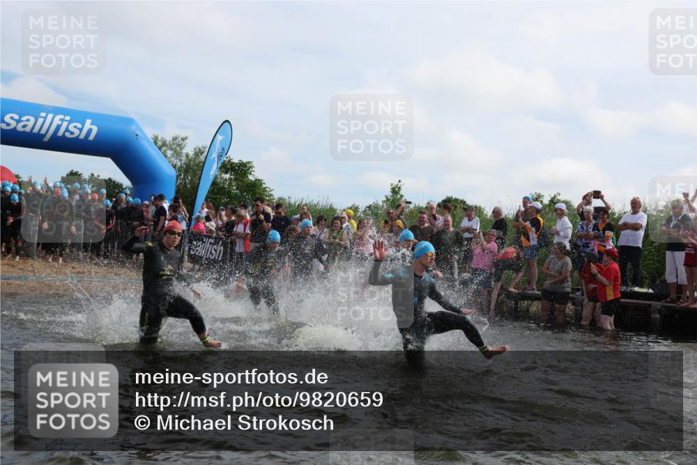 21.06.2026 - Viking Triathlon Michael Strokosch http://msf.ph/oto/9820659 21.06.2026 10:00:48 Schwimmen 27, 42, 46, 98, 119, 176, 371, 426, 441, 466, 565, 569, 643 meine-sportfotos.de