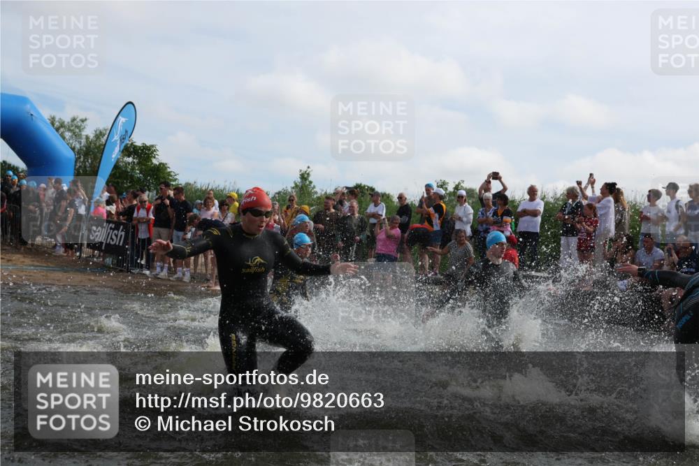 21.06.2026 - Viking Triathlon Michael Strokosch http://msf.ph/oto/9820663 21.06.2026 10:00:49 Schwimmen 27, 42, 46, 74, 98, 119, 176, 218, 371, 426, 441, 466, 565, 569, 643 meine-sportfotos.de