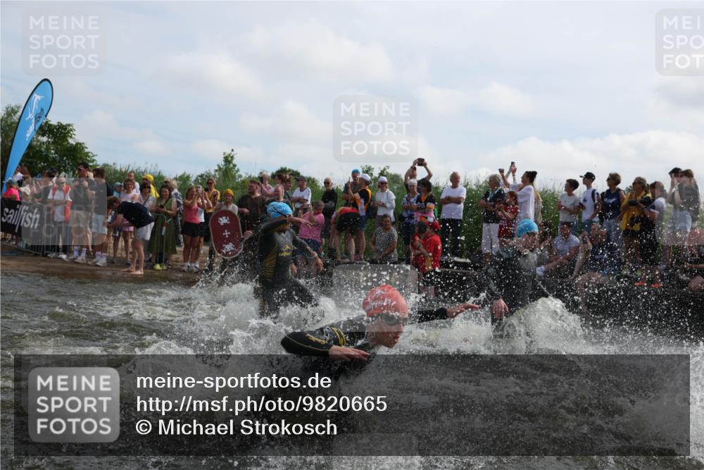 21.06.2026 - Viking Triathlon Michael Strokosch http://msf.ph/oto/9820665 21.06.2026 10:00:50 Schwimmen 27, 42, 46, 74, 98, 119, 176, 218, 371, 426, 441, 466, 565, 569, 643 meine-sportfotos.de