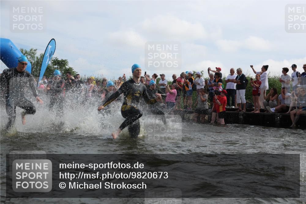21.06.2026 - Viking Triathlon Michael Strokosch http://msf.ph/oto/9820673 21.06.2026 10:00:54 Schwimmen 17, 27, 42, 74, 98, 119, 176, 218, 371, 441, 454, 466, 506, 565, 569, 623, 640, 643 meine-sportfotos.de