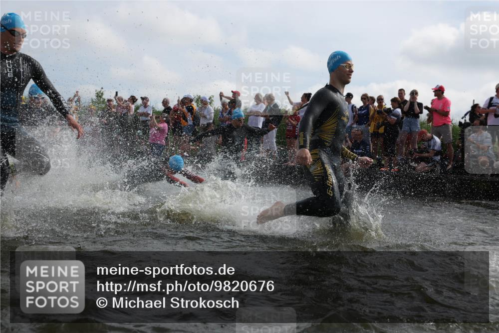 21.06.2026 - Viking Triathlon Michael Strokosch http://msf.ph/oto/9820676 21.06.2026 10:00:55 Schwimmen 17, 27, 42, 74, 98, 119, 218, 454, 466, 506, 565, 569, 623, 640, 643 meine-sportfotos.de