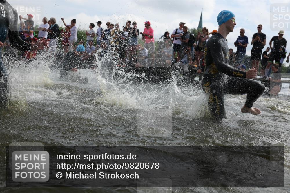 21.06.2026 - Viking Triathlon Michael Strokosch http://msf.ph/oto/9820678 21.06.2026 10:00:55 Schwimmen 17, 27, 42, 74, 98, 119, 218, 454, 466, 506, 565, 569, 623, 640, 643 meine-sportfotos.de