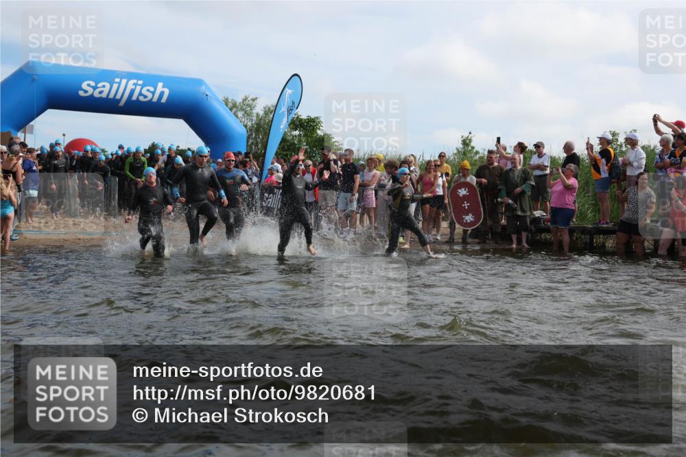 21.06.2026 - Viking Triathlon Michael Strokosch http://msf.ph/oto/9820681 21.06.2026 10:00:58 Schwimmen 14, 17, 27, 42, 74, 98, 180, 218, 249, 454, 466, 506, 565, 569, 623, 640 meine-sportfotos.de