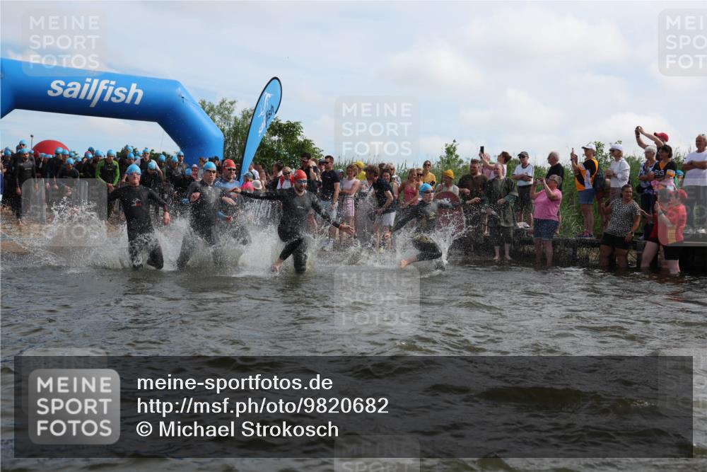 21.06.2026 - Viking Triathlon Michael Strokosch http://msf.ph/oto/9820682 21.06.2026 10:00:58 Schwimmen 14, 17, 27, 42, 74, 98, 180, 218, 249, 454, 466, 506, 565, 569, 623, 640 meine-sportfotos.de