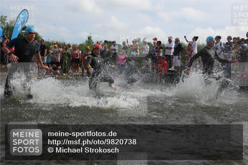 21.06.2026 - Viking Triathlon Michael Strokosch http://msf.ph/oto/9820738 21.06.2026 10:01:25 Schwimmen 13, 18, 26, 28, 51, 114, 131, 145, 242, 271, 300, 500, 568, 576, 665 meine-sportfotos.de