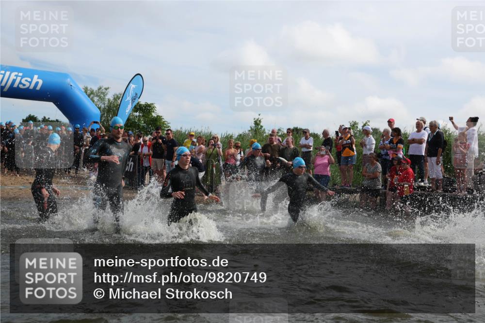 21.06.2026 - Viking Triathlon Michael Strokosch http://msf.ph/oto/9820749 21.06.2026 10:01:30 Schwimmen 13, 26, 28, 51, 62, 145, 300, 311, 359, 500, 551, 568, 576, 627, 665 meine-sportfotos.de