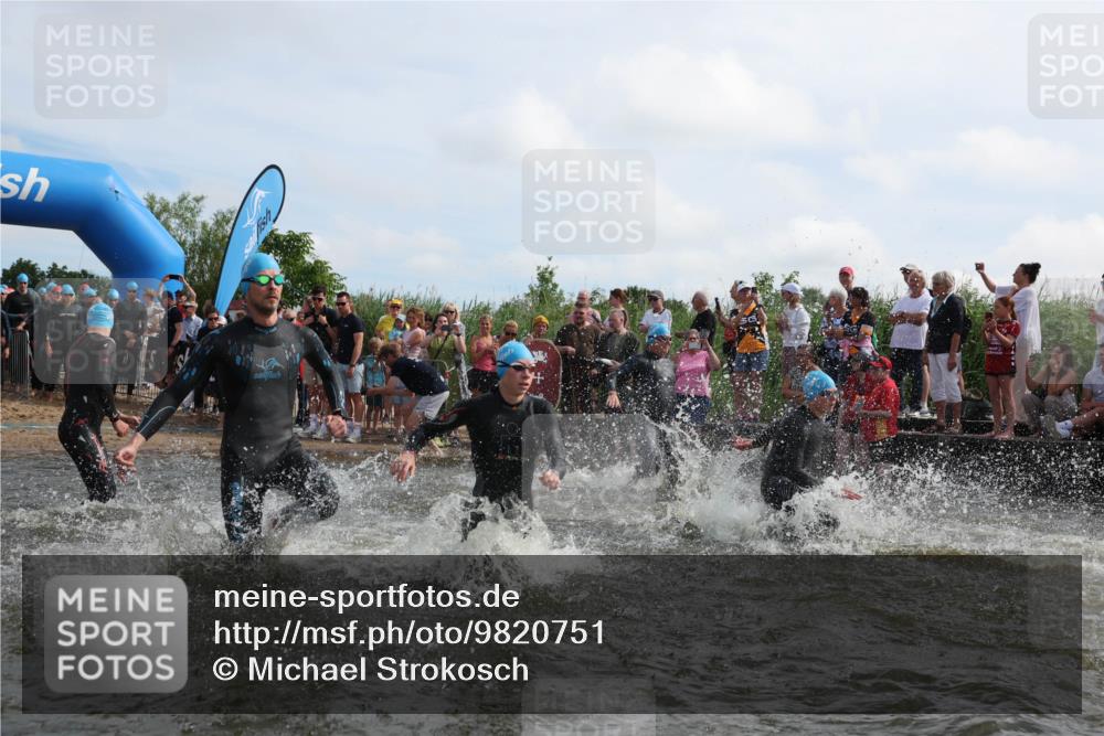 21.06.2026 - Viking Triathlon Michael Strokosch http://msf.ph/oto/9820751 21.06.2026 10:01:30 Schwimmen 13, 26, 28, 51, 62, 145, 300, 311, 359, 500, 551, 568, 576, 627, 665 meine-sportfotos.de