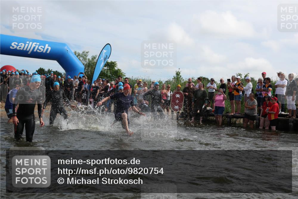21.06.2026 - Viking Triathlon Michael Strokosch http://msf.ph/oto/9820754 21.06.2026 10:01:34 Schwimmen 13, 26, 62, 109, 113, 161, 278, 300, 311, 359, 551, 568, 576, 627, 633 meine-sportfotos.de