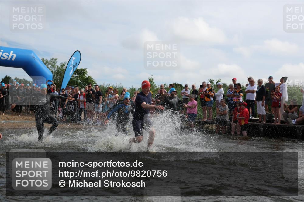 21.06.2026 - Viking Triathlon Michael Strokosch http://msf.ph/oto/9820756 21.06.2026 10:01:35 Schwimmen 13, 26, 62, 109, 113, 161, 278, 300, 311, 359, 551, 568, 576, 627, 633 meine-sportfotos.de