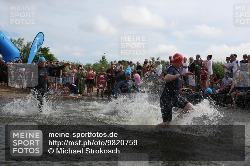21.06.2026 - Viking Triathlon Michael Strokosch http://msf.ph/oto/9820759 21.06.2026 10:01:36 Schwimmen 13, 26, 62, 109, 113, 161, 278, 300, 311, 359, 551, 568, 576, 627, 633 meine-sportfotos.de