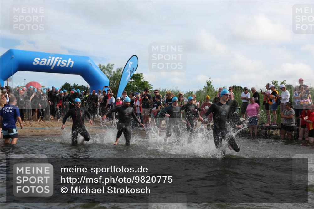 21.06.2026 - Viking Triathlon Michael Strokosch http://msf.ph/oto/9820775 21.06.2026 10:01:44 Schwimmen 38, 109, 113, 161, 194, 278, 285, 332, 343, 391, 432, 543, 621, 633, 644 meine-sportfotos.de