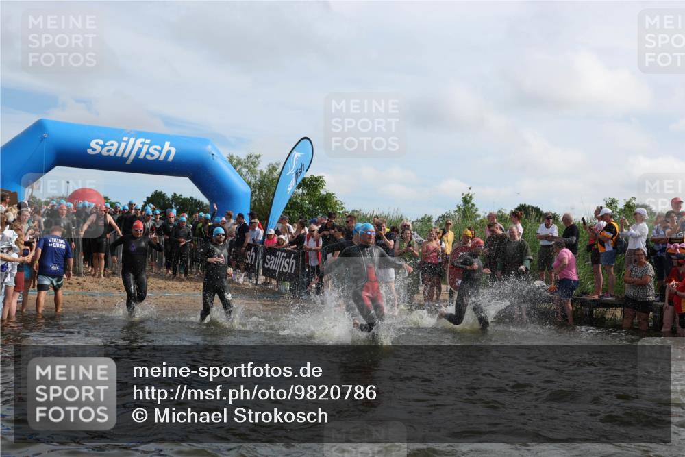21.06.2026 - Viking Triathlon Michael Strokosch http://msf.ph/oto/9820786 21.06.2026 10:01:49 Schwimmen 30, 38, 194, 238, 265, 285, 332, 343, 391, 432, 543, 621, 644, 648, 664 meine-sportfotos.de