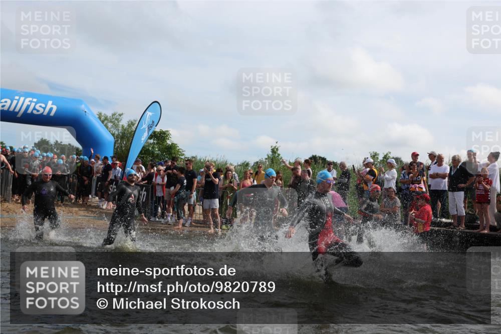21.06.2026 - Viking Triathlon Michael Strokosch http://msf.ph/oto/9820789 21.06.2026 10:01:50 Schwimmen 30, 38, 194, 238, 265, 285, 332, 343, 391, 432, 543, 621, 644, 648, 664 meine-sportfotos.de