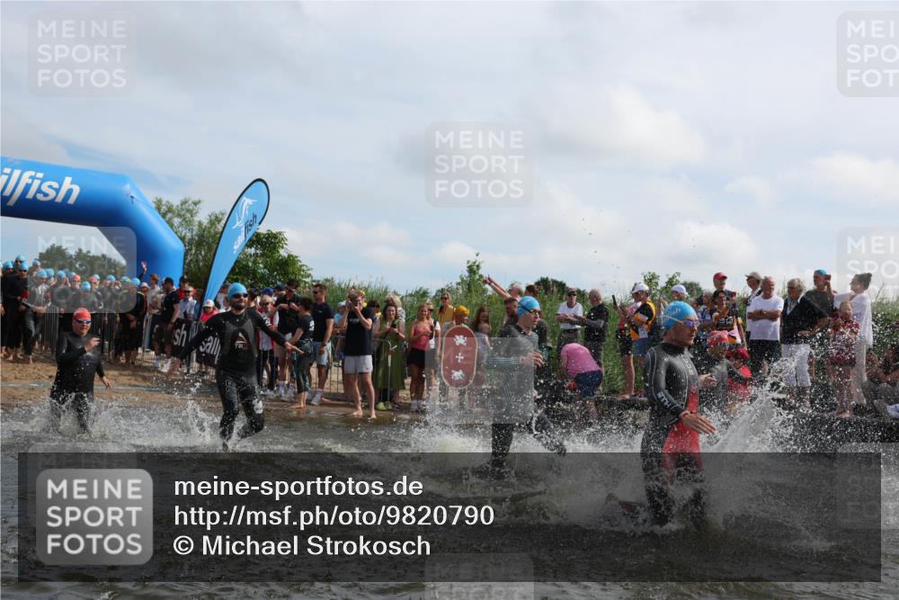 21.06.2026 - Viking Triathlon Michael Strokosch http://msf.ph/oto/9820790 21.06.2026 10:01:50 Schwimmen 30, 38, 194, 238, 265, 285, 332, 343, 391, 432, 543, 621, 644, 648, 664 meine-sportfotos.de