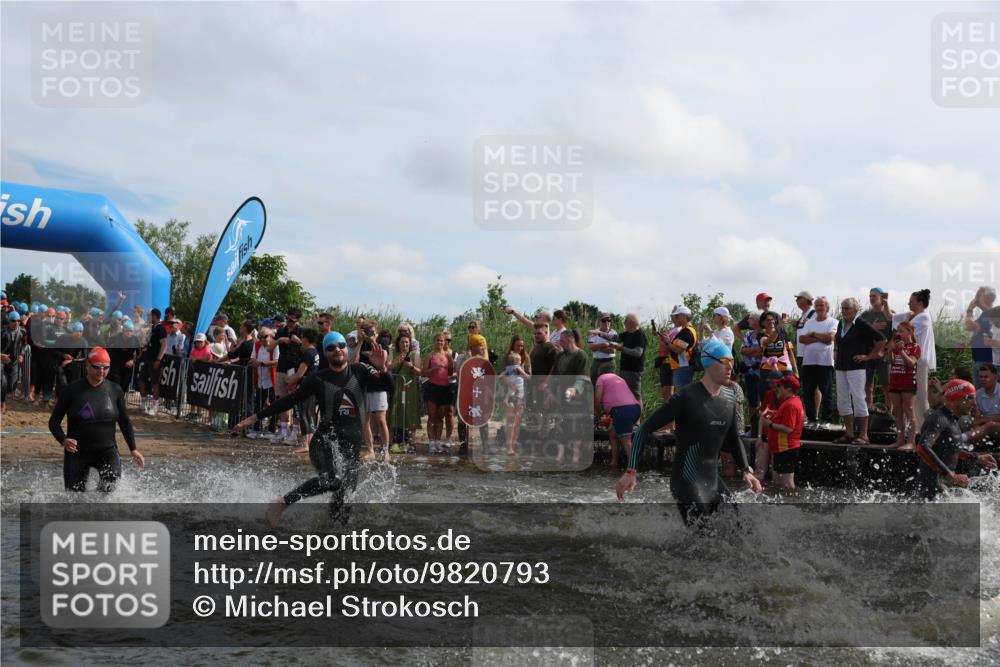 21.06.2026 - Viking Triathlon Michael Strokosch http://msf.ph/oto/9820793 21.06.2026 10:01:51 Schwimmen 30, 38, 194, 238, 265, 285, 332, 343, 391, 432, 543, 621, 644, 648, 664 meine-sportfotos.de