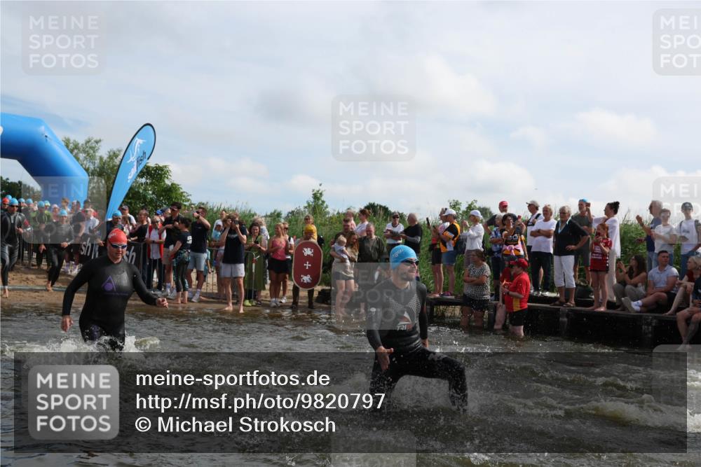 21.06.2026 - Viking Triathlon Michael Strokosch http://msf.ph/oto/9820797 21.06.2026 10:01:52 Schwimmen 30, 38, 194, 238, 265, 285, 332, 343, 391, 432, 543, 621, 644, 648, 664 meine-sportfotos.de