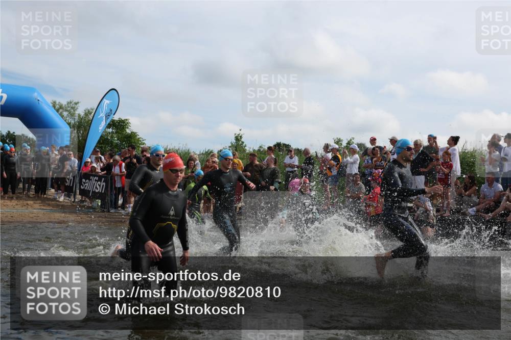 21.06.2026 - Viking Triathlon Michael Strokosch http://msf.ph/oto/9820810 21.06.2026 10:02:00 Schwimmen 30, 43, 55, 221, 226, 238, 265, 380, 394, 446, 524, 606, 625, 648, 664 meine-sportfotos.de