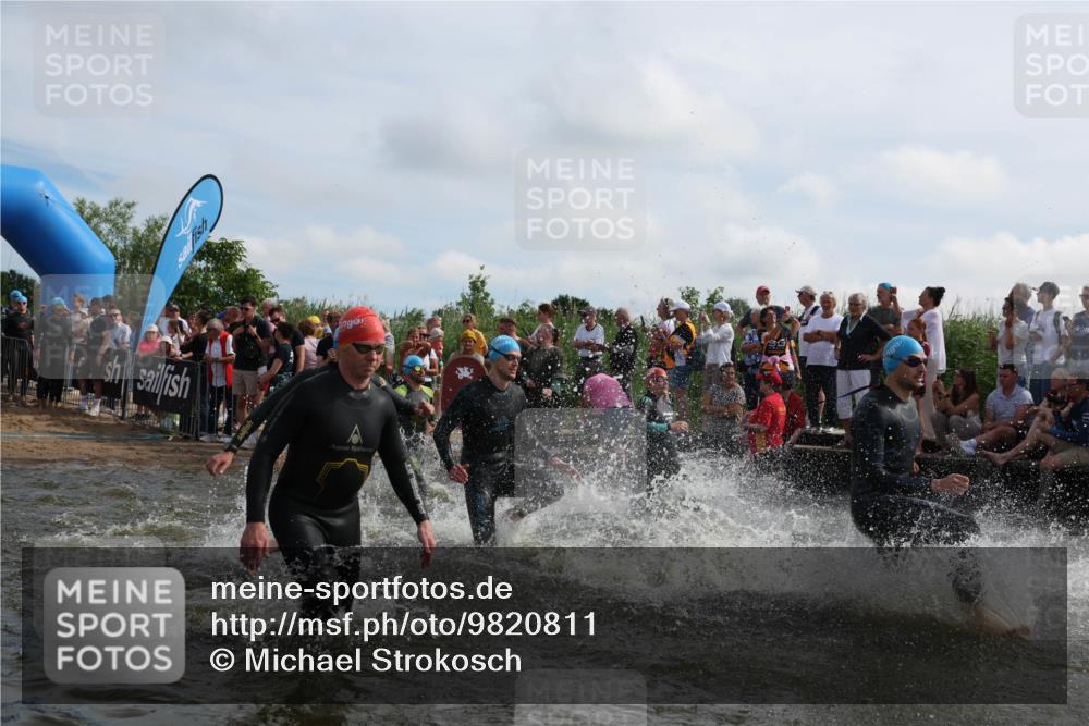 21.06.2026 - Viking Triathlon Michael Strokosch http://msf.ph/oto/9820811 21.06.2026 10:02:00 Schwimmen 30, 43, 55, 221, 226, 238, 265, 380, 394, 446, 524, 606, 625, 648, 664 meine-sportfotos.de
