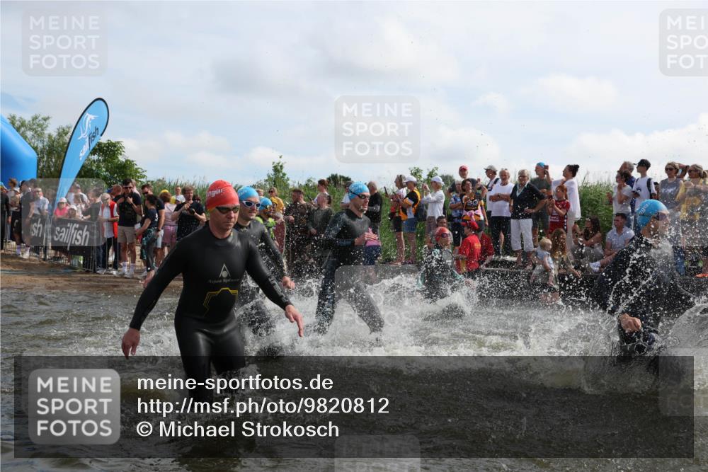 21.06.2026 - Viking Triathlon Michael Strokosch http://msf.ph/oto/9820812 21.06.2026 10:02:00 Schwimmen 30, 43, 55, 221, 226, 238, 265, 380, 394, 446, 524, 606, 625, 648, 664 meine-sportfotos.de