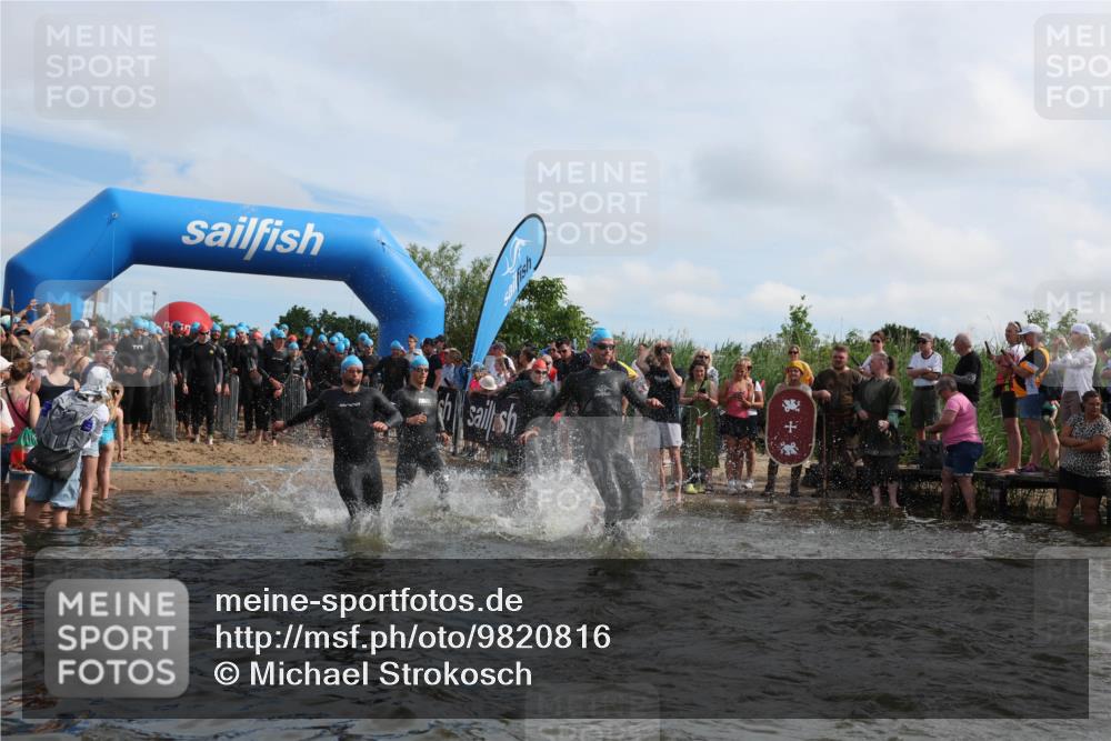 21.06.2026 - Viking Triathlon Michael Strokosch http://msf.ph/oto/9820816 21.06.2026 10:02:03 Schwimmen 30, 43, 55, 90, 221, 226, 238, 380, 394, 410, 446, 524, 606, 625, 648, 660 meine-sportfotos.de