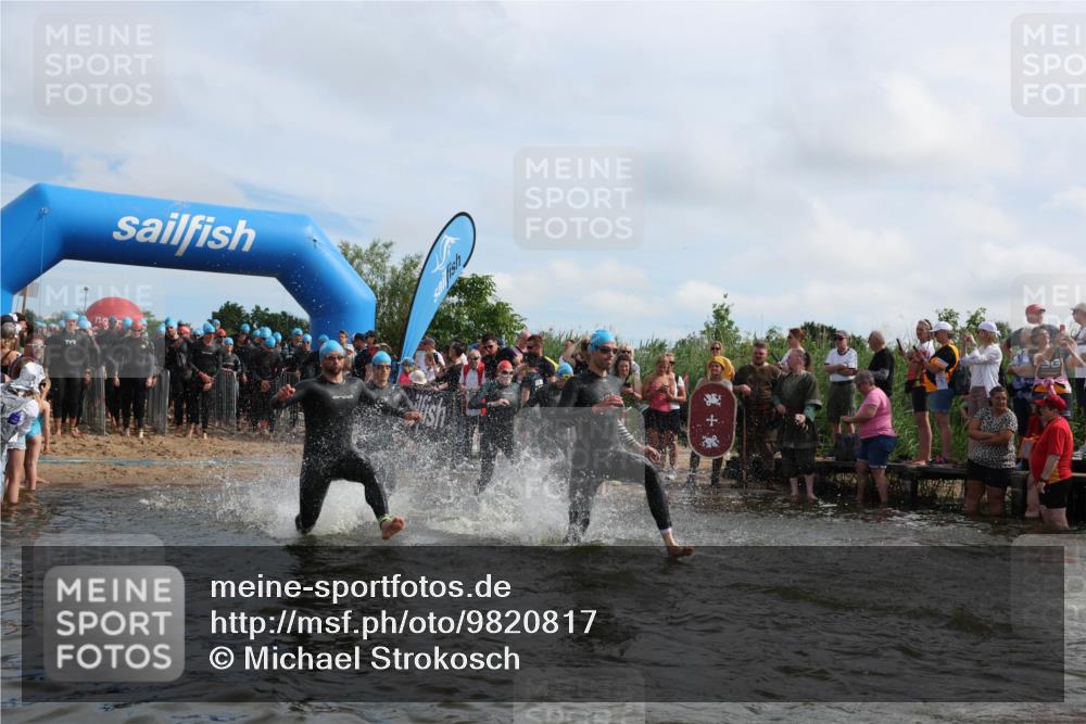 21.06.2026 - Viking Triathlon Michael Strokosch http://msf.ph/oto/9820817 21.06.2026 10:02:04 Schwimmen 43, 55, 90, 154, 221, 226, 380, 394, 410, 446, 501, 524, 606, 625, 660 meine-sportfotos.de