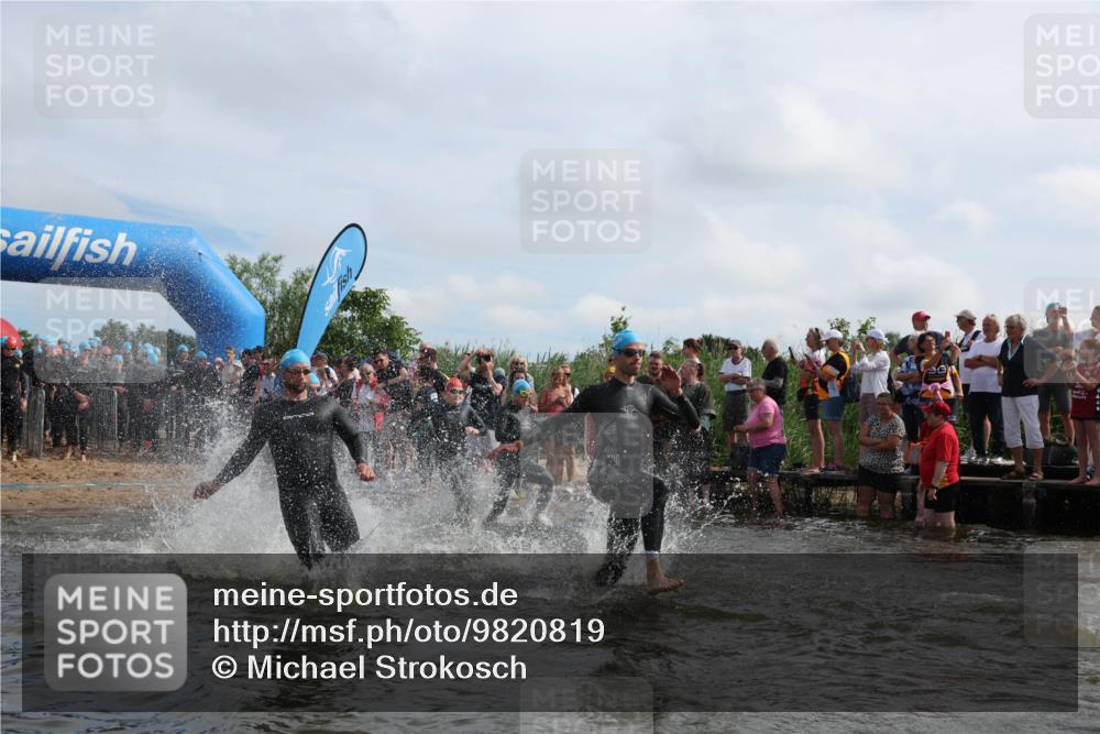 21.06.2026 - Viking Triathlon Michael Strokosch http://msf.ph/oto/9820819 21.06.2026 10:02:04 Schwimmen 43, 55, 90, 154, 221, 226, 380, 394, 410, 446, 501, 524, 606, 625, 660 meine-sportfotos.de