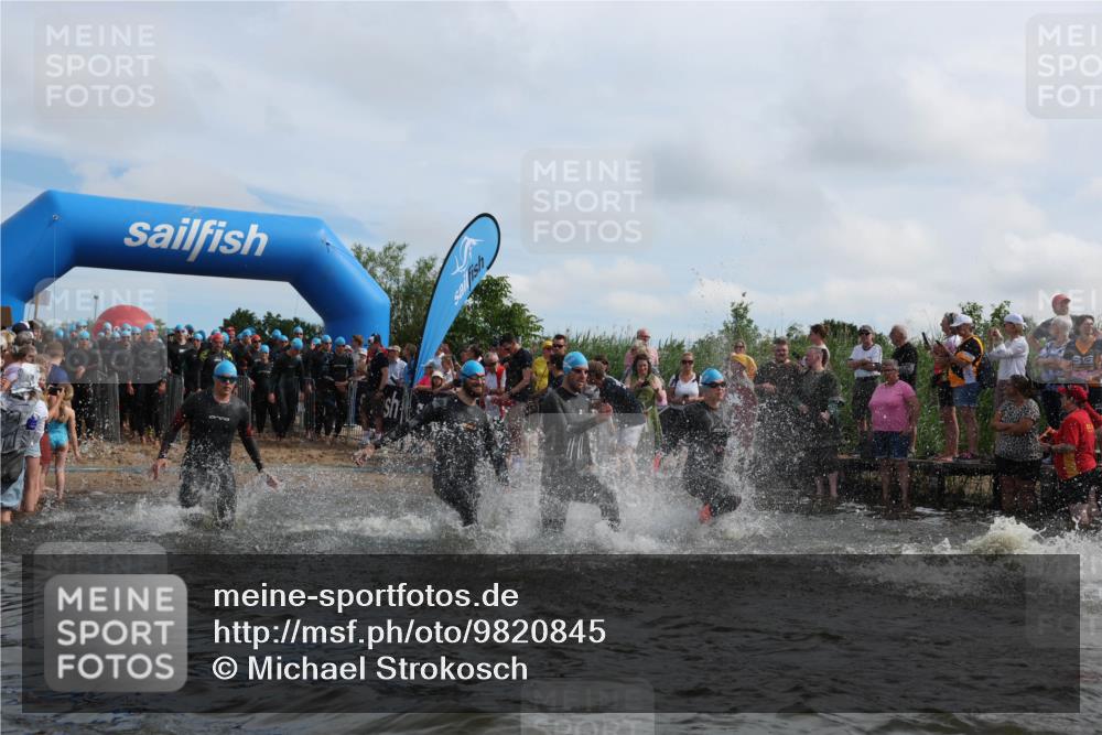 21.06.2026 - Viking Triathlon Michael Strokosch http://msf.ph/oto/9820845 21.06.2026 10:02:15 Schwimmen 47, 87, 90, 102, 136, 152, 154, 410, 438, 490, 501, 536, 537, 655, 660 meine-sportfotos.de