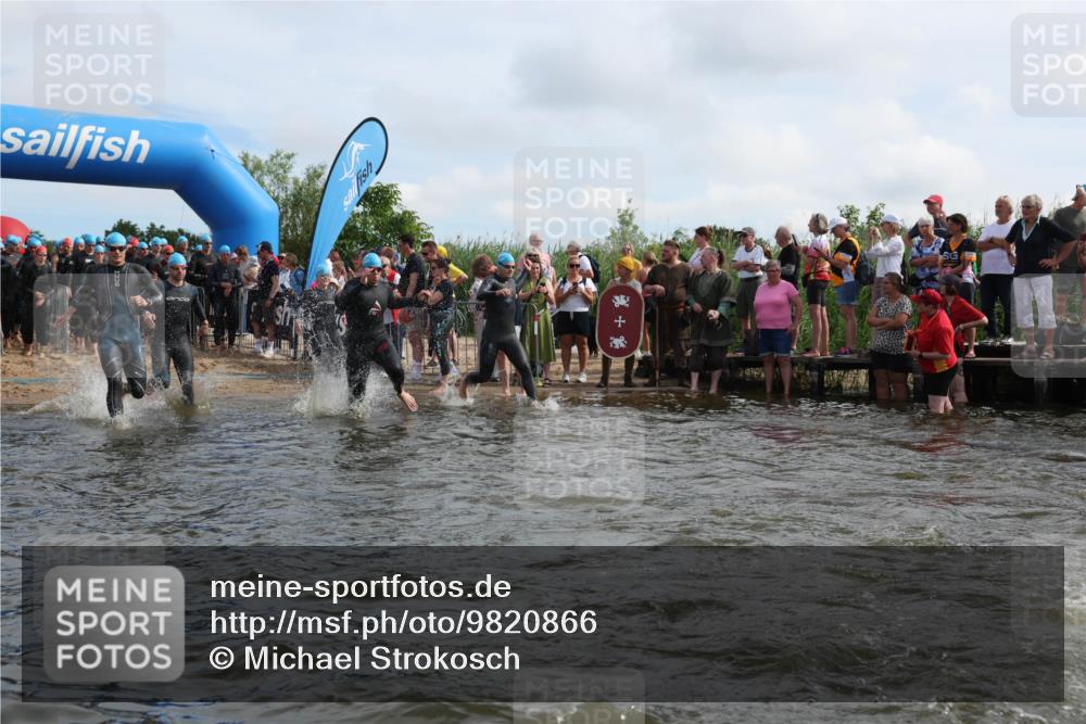 21.06.2026 - Viking Triathlon Michael Strokosch http://msf.ph/oto/9820866 21.06.2026 10:02:23 Schwimmen 47, 87, 102, 136, 142, 152, 255, 360, 392, 430, 438, 490, 536, 537, 651, 655 meine-sportfotos.de