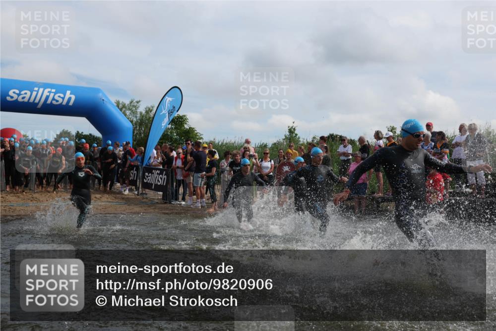 21.06.2026 - Viking Triathlon Michael Strokosch http://msf.ph/oto/9820906 21.06.2026 10:02:40 Schwimmen 16, 83, 99, 100, 186, 372, 386, 440, 462, 485, 513, 560, 579, 636, 653 meine-sportfotos.de
