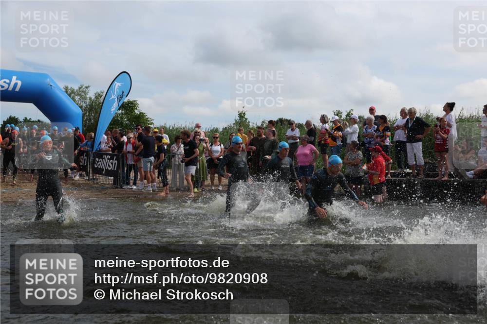 21.06.2026 - Viking Triathlon Michael Strokosch http://msf.ph/oto/9820908 21.06.2026 10:02:41 Schwimmen 16, 83, 99, 100, 186, 372, 386, 440, 462, 485, 513, 560, 579, 636, 653 meine-sportfotos.de