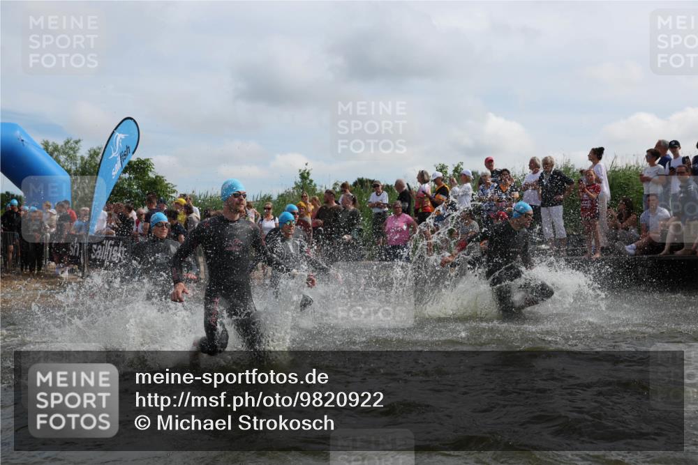 21.06.2026 - Viking Triathlon Michael Strokosch http://msf.ph/oto/9820922 21.06.2026 10:02:49 Schwimmen 16, 20, 64, 73, 111, 171, 186, 219, 315, 372, 440, 530, 553, 634, 636, 653 meine-sportfotos.de